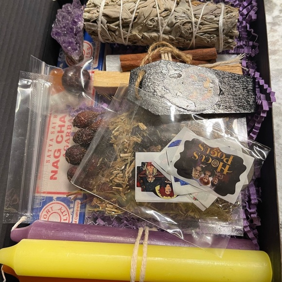 NWT Enchanting Hocus Pocus Themed Witch Box - Embrace Magic and Mystery! - Picture 4 of 7